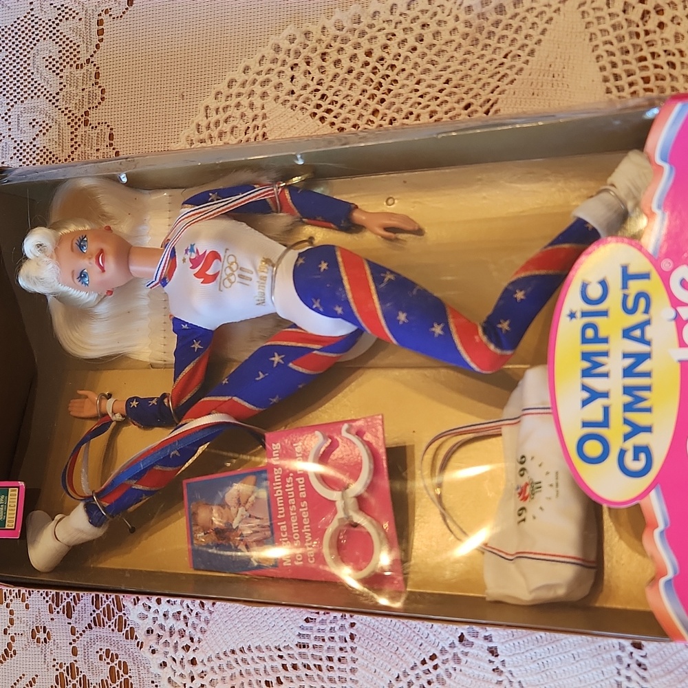 Barbie, Olympic Gymnast,  NWT,  1996 Atlanta,  Excellent condition ♥️ - Picture 2 of 6